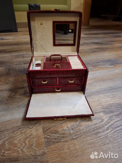 Шкатулка для украшений