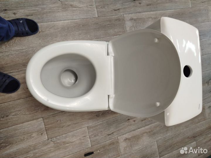 Унитаз с бачком новый