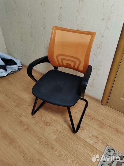 Офисное кресло