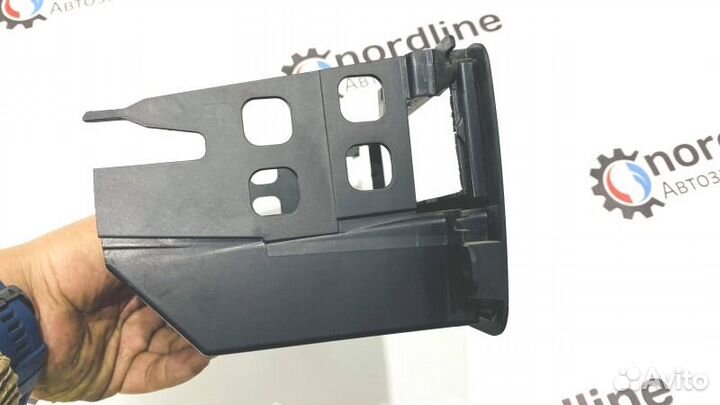 Рамка магнитолы Volkswagen Caddy 3 combi 1.6 BSE