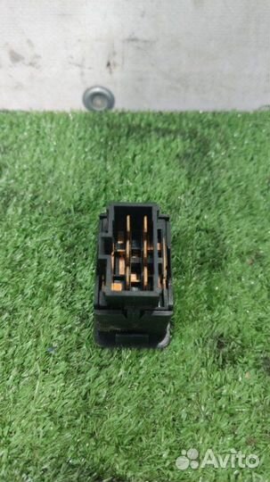 Кнопка обогрева сидений Mitsubishi L200