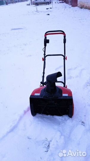 Электрический снегоуборщик