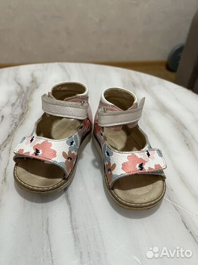 Сандали кожанные детские 22 размер