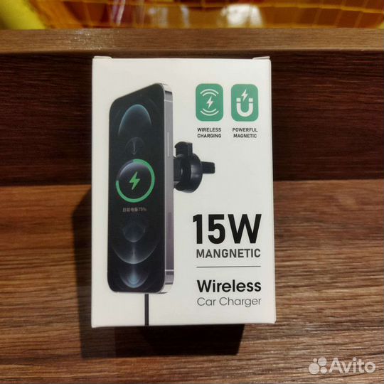 Беспроводная зарядка MagSafe для телефона в авто