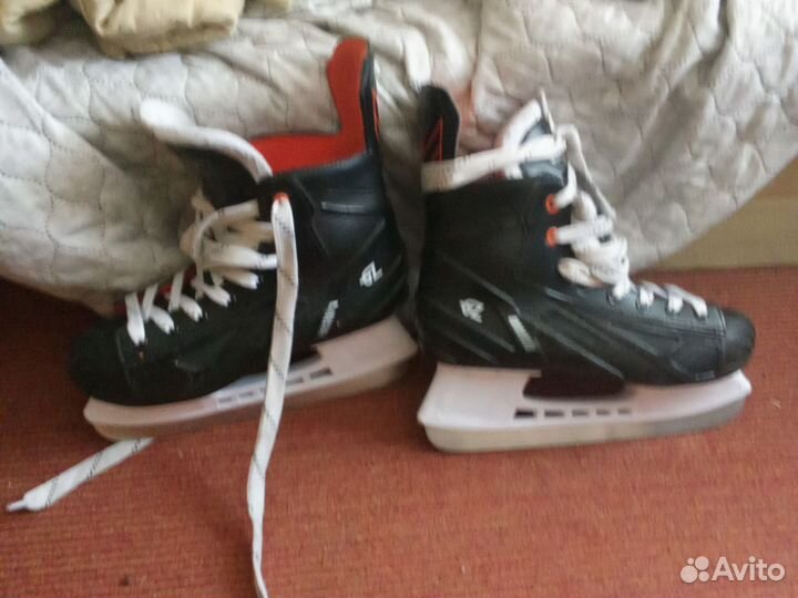 Коньки хоккейные. Торг уместен