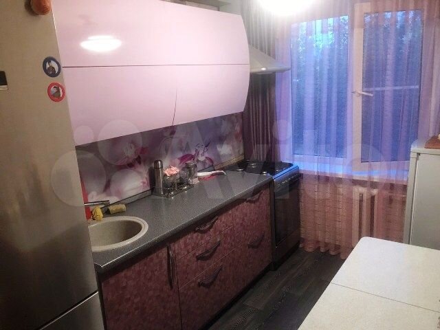 2-к. квартира, 48 м², 1/9 эт.