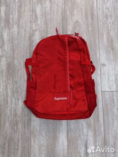 Красный рюкзак
