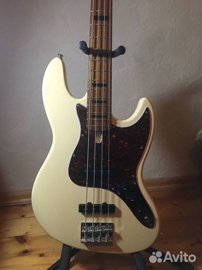 Бас гитара Marcus Miller V5