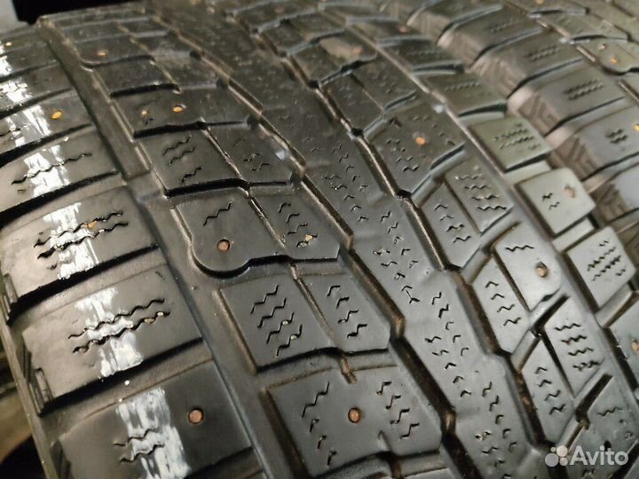 Dunlop SP Winter Ice 01 215/55 R16