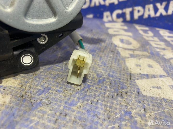 Передний правый стеклоподъемник Geely Mk седан