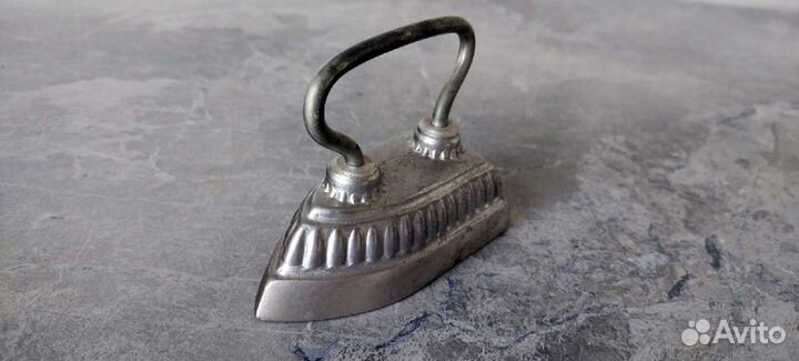 Утюг старинный