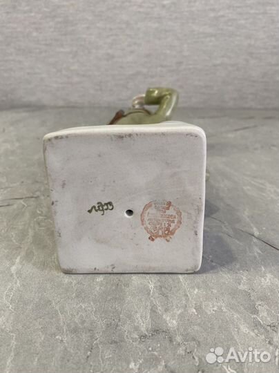 Фарфоровая статуэтка пограничник лфз