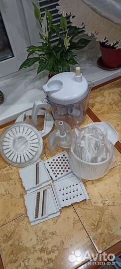 Кухонный комбайн новый