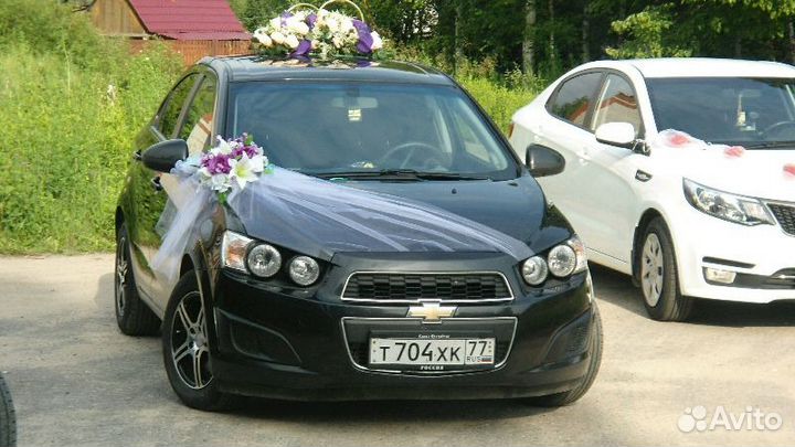 Украшение цветы на машину