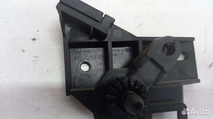 Кронштейн ручки капота Skoda Octavia A8