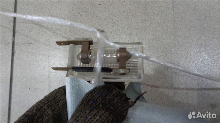 Плафон салонный освещения бардачка Land Rover Dis