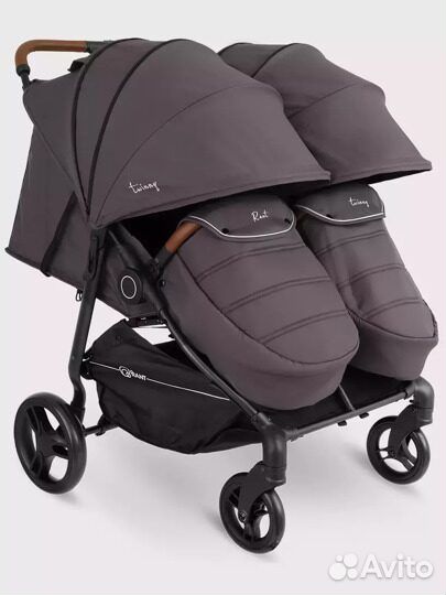 Коляска прогулочная для двойни с накидкой на ножки