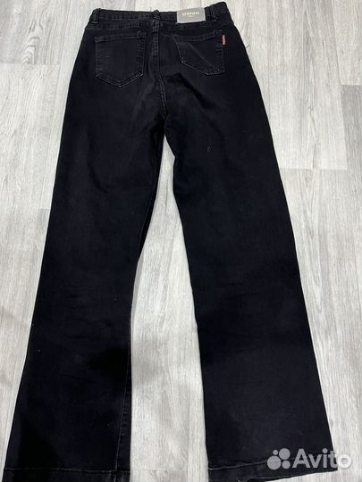 Черные джинсы широкие