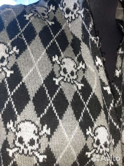 Шарф с черепами