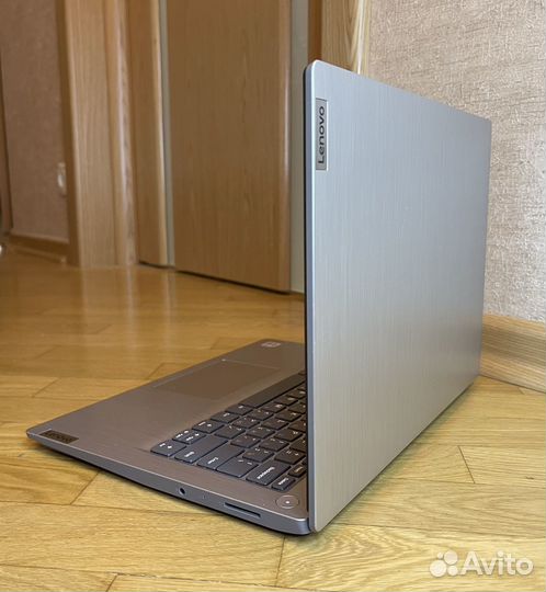 Ультрабук Lenovo i5-1035G1 в отличном состоянии
