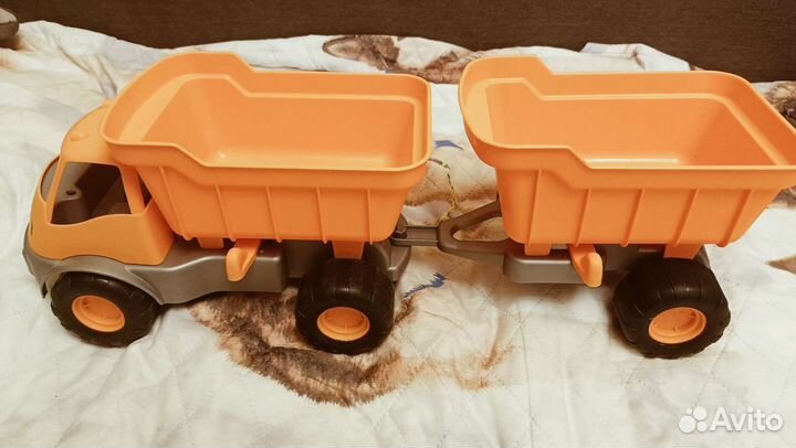Игрушечная машина