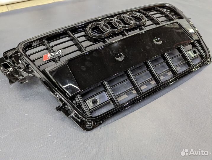 Решетка радиатора Audi A4 B8 S4 line Черная