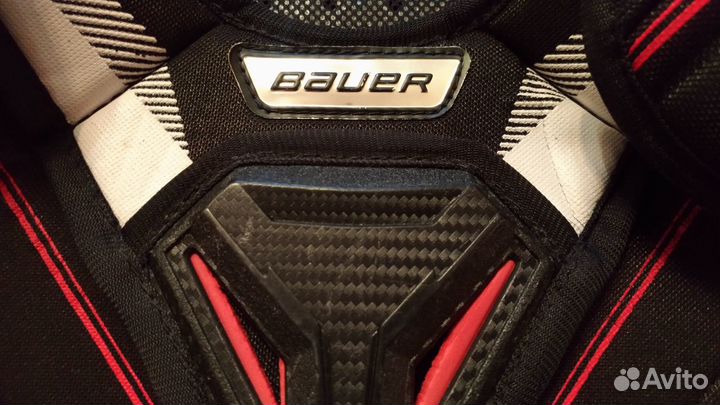 Хоккейный нагрудник (наплечник)