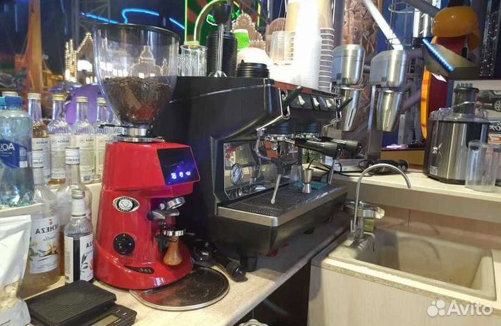 Кофейня, рядом с аттракционами, 1 мин от метро