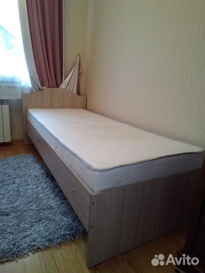 Кровать односпальная с матрасом б/у (2 шт. в нал.)