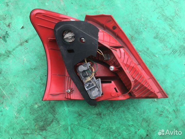 Фонарь задний правый для Toyota Yaris 2005-2011