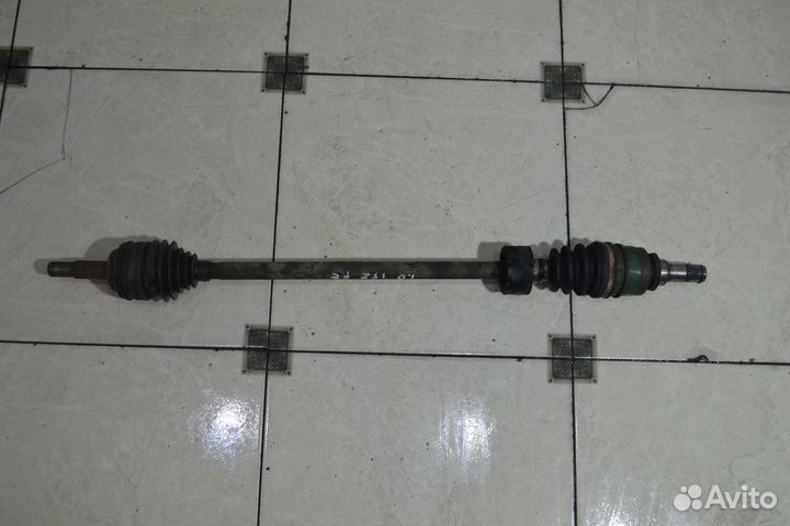 Привод передний правый Toyota Yaris