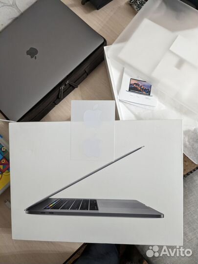 Macbook pro 15 2017 i7 16gb