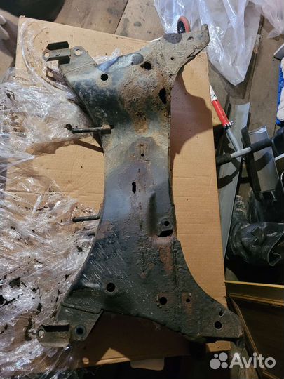 Балка подмоторная mitsubishi lancer 9 передняя