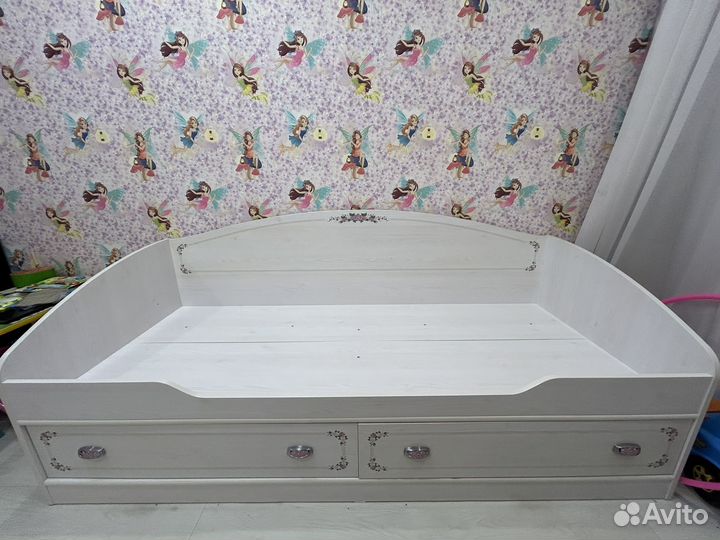 Детская кроватьс ящиками и матрасом