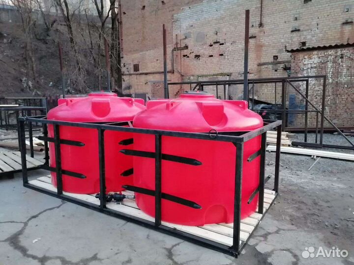 Ёмкость пластиковая в обрешетке