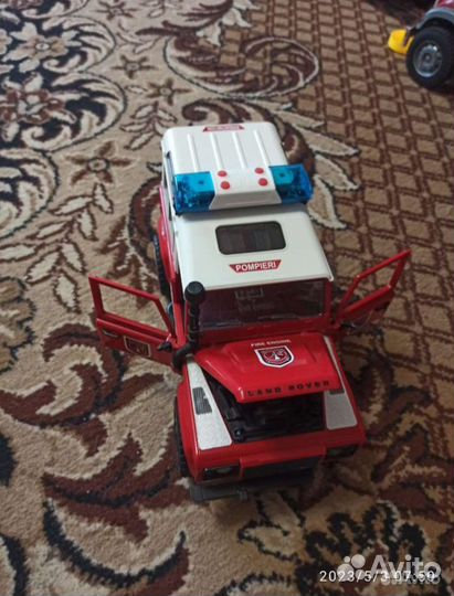 Bruder два джипа