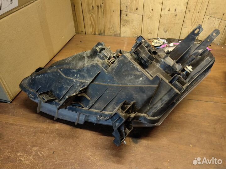 Фара правая (галлоген) Renault Koleos 2008 (HY)