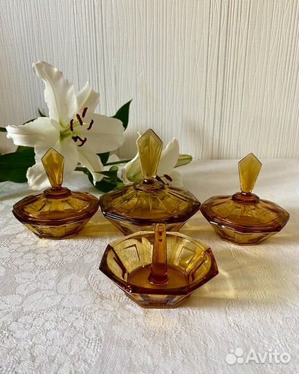Антикварный набор для туалетного столика