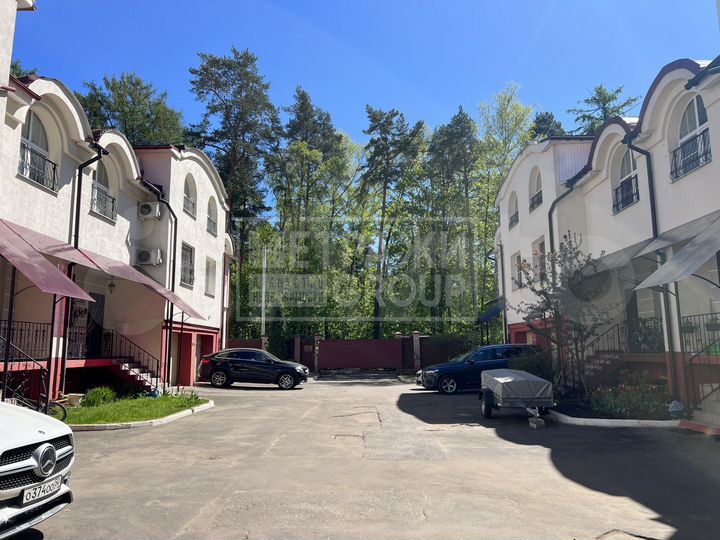 Таунхаус 252 м² на участке 1 сот.