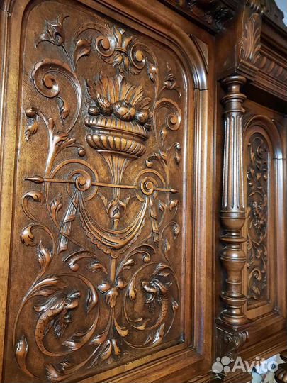 Антикварный буфет в стиле Ренессанс