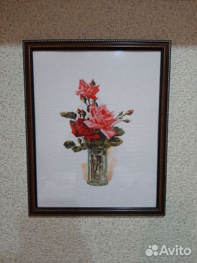 Три картины вышитые крестом в стеклянной раме