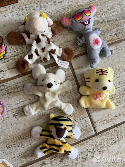 Магниты-игрушки, магниты-эмодзи и с путешествий