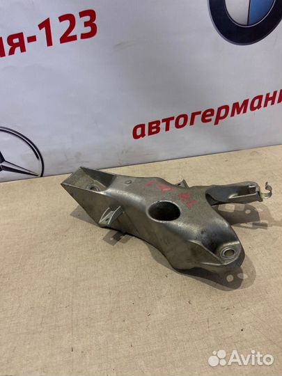 Кронштейн двигателя левый Bmw X5 E70 N52B30AF 2007