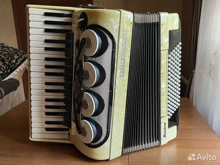 Аккордеон Royal Standard Silvana