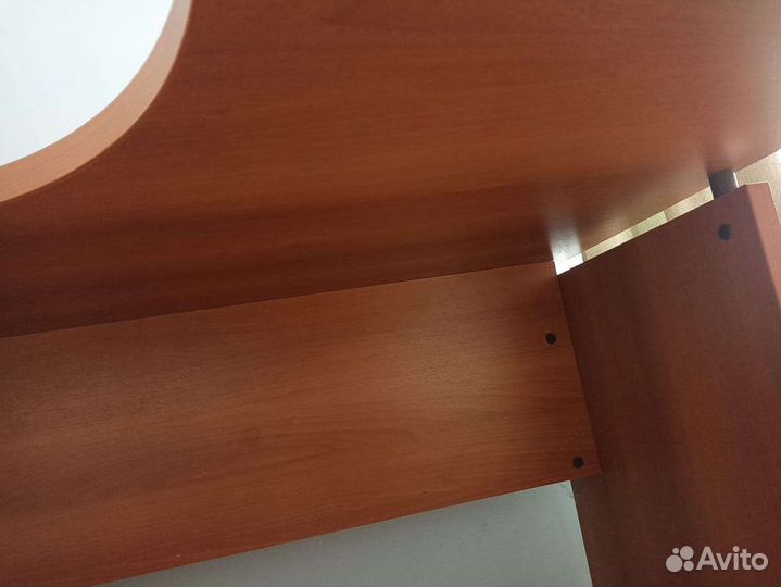 Стол офисный угловой