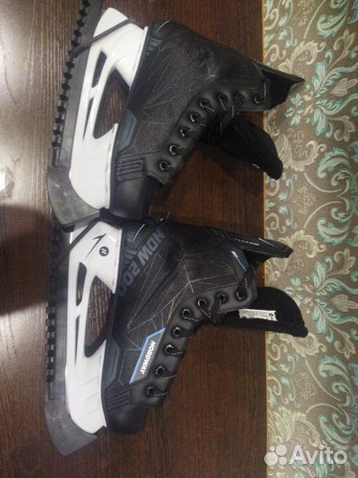 Коньки хоккейный