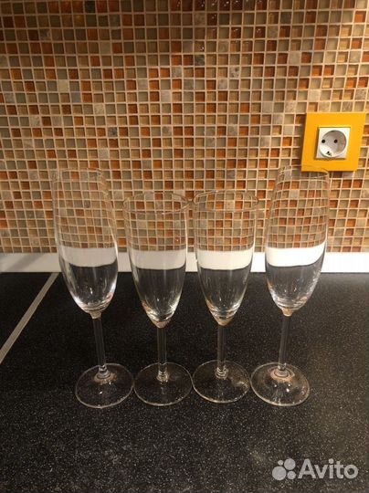 Бокалы под шампанское