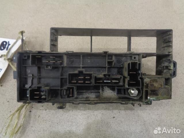 Блок предохранителей подкапотный Subaru Outback B