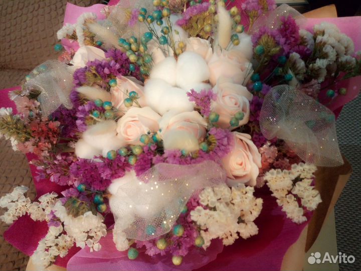 Букет сухоцветов и мыльных роз