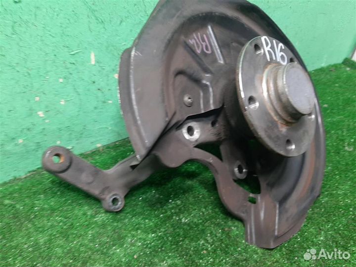 Кулак задний правый volkswagen Golf Plus 2006